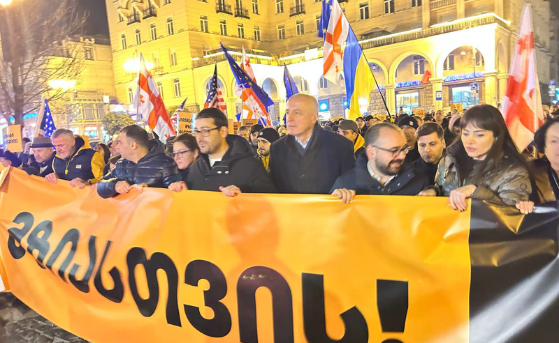 "მზიასთვის" - თბილისში საპროტესტო მარში მიმდინარეობს