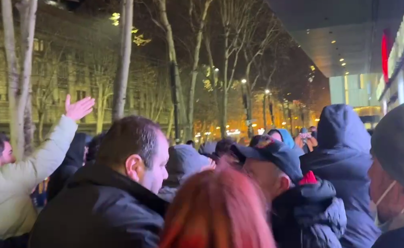 აქციის მონაწილეებს "ტიტუშკები მიუგზავნეს (ვიდეო)