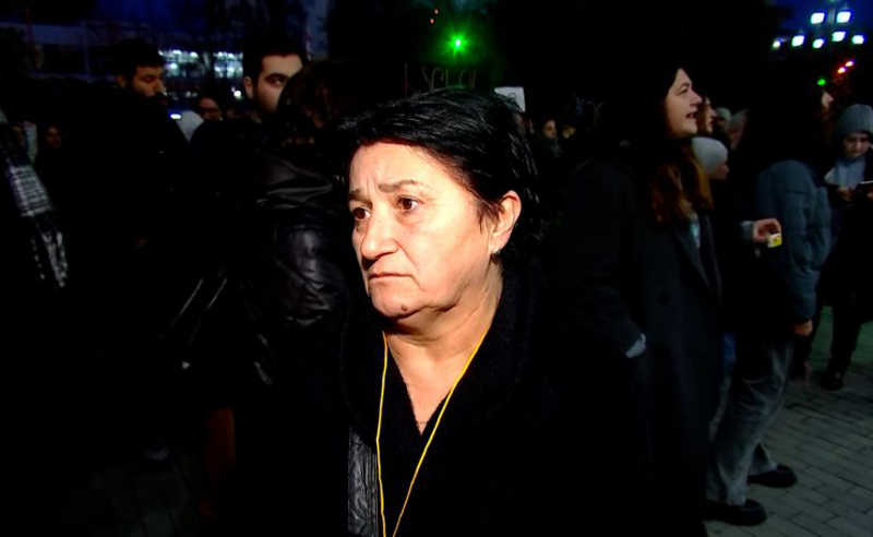 სინდისის პატიმრის, თორნიკე გოშაძის დედა სასამართლოში გზის გადაკეტვის გამო დაიბარეს - ჟორჟოლიანი