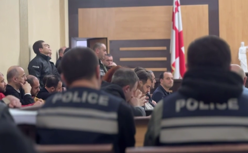 ერთ დარბაზში განსასჯელის სკამზე რვა სინდისის პატიმარი ზის - დაკავებულები ვერდიქტის მოლოდინში არიან
