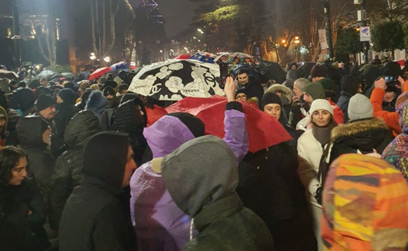 უწყვეტი პროტესტის 70-ე დღე - რუსთაველის გამზირი გადაიკეტა