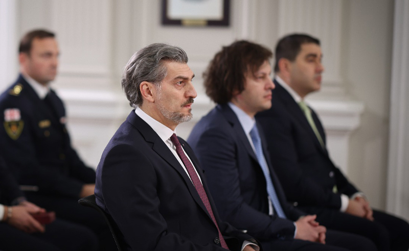 ოლიგარქის პრეზიდენტმა რეპრესიულ კანონპროექტებს ხელი მოაწერა
