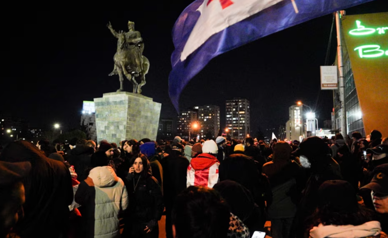 "ტინდერის ასლარიანო ბო*ებო..." - ქალი დემონსტრანტები პოლიციელების უხამსობასა და ძალადობაზე შემზარავ ისტორიებს ჰყვებიან