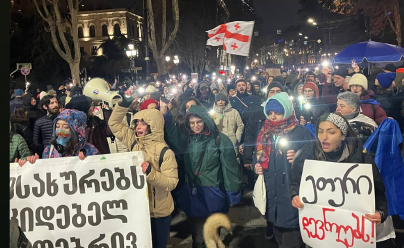 პროტესტის 74-ე დღე - სამართალდამცველების წინააღმდეგობის მიუხედავად, რუსთაველის გამზირი გადაიკეტა