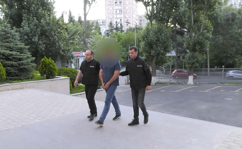 ორმაგ მკვლელობაში ბრალდებული ნაფიცმა მსაჯულებმა დამნაშავედ ცნეს - დაკავებულს 20 წლიანი პატიმრობა მიესაჯა