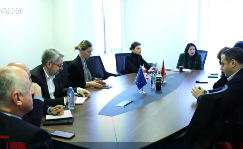 პრეზიდენტის და ოპოზიციის შეხვედრა დასრულდა - რაზე შეჯერდნენ 
