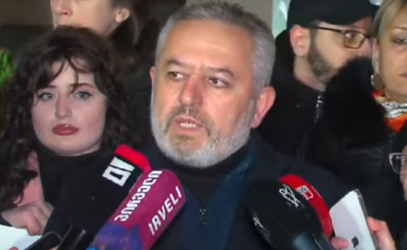 "არ შეხვიდეთ არანაირ გარიგებაში" - სინდისის პატიმრების ოჯახის წევრები საგანგებო განცხადებას აკეთებენ