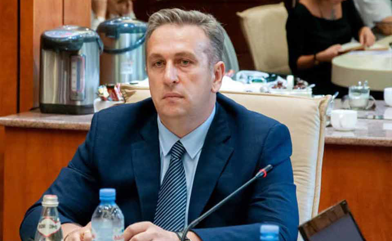 რუსთაველის გამზირზე ერთ-ერთი დაკავებული ლევან სუთიაშვილია - თავაძე