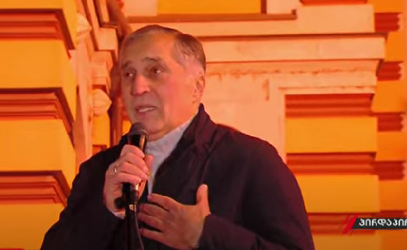 პაატა ბურჭულაძის საიუბილეო მარშმა ოპერასთან გადაინაცვლა  - მოქალაქეებმა საქართველოს ჰიმნი შეასრულეს