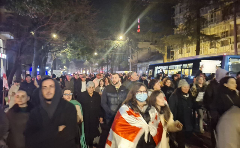 "არა რუსულ დიქტატურას" - ბათუმში მსვლელობა იმართება