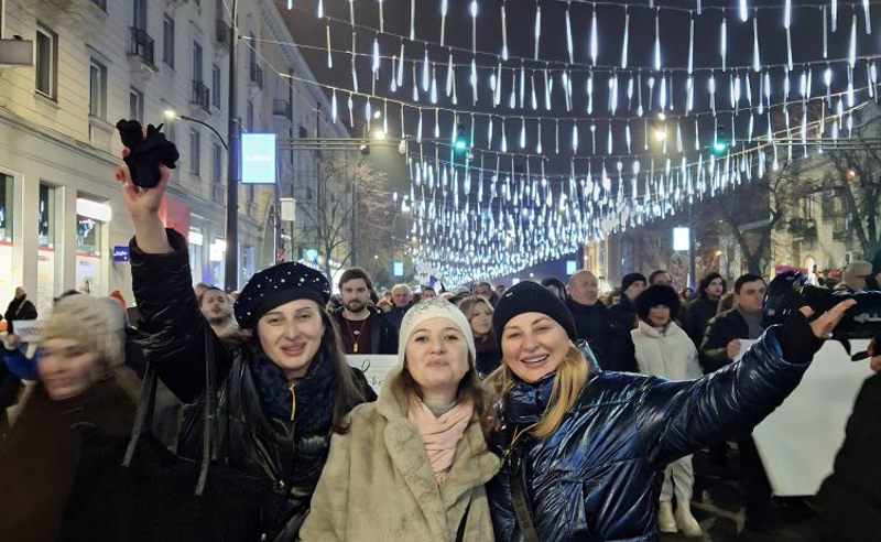 პროევროპული აქციების მონაწილე პედაგოგი სკოლიდან გაათავისუფლეს