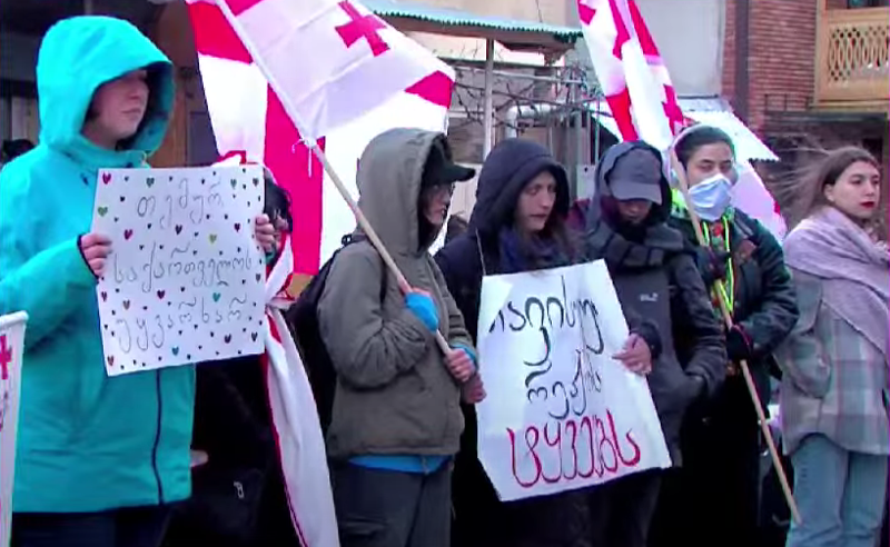 თემურ ქათამაძის საქმე - აქციის ფონზე, სტუდენტები სახალხო დამცველის წარმომადგენელს ხვდებიან
