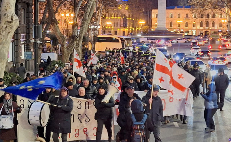 ოკუპანტებო, კუდით ქვას გასროლინებთ! - გენერალ მაზნიაშვილის მარში დაიწყო