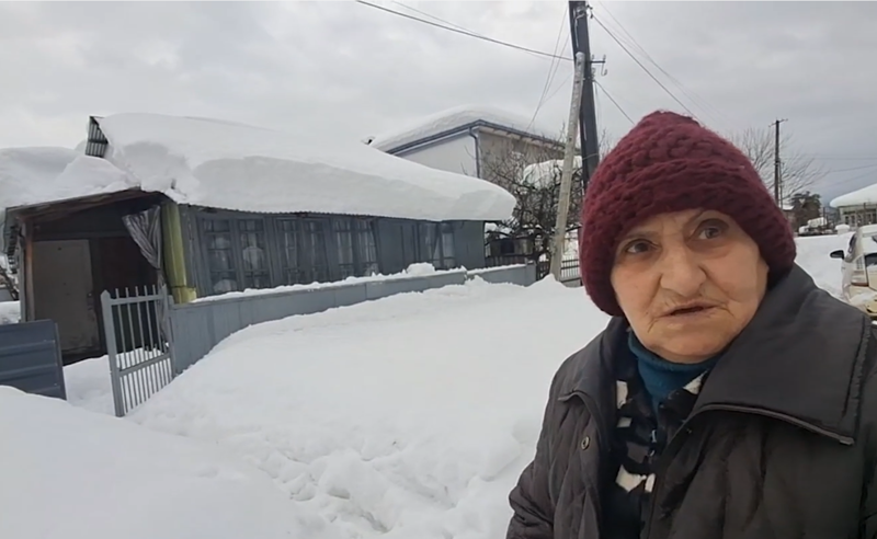 ოზურგეთის მერიის უკან მცხოვრებ ქალს უთხრეს, რომ ვერ დაეხმარებიან - 75 წლის სოციალურად დაუცველი ღამეს მეზობელთან ათევს