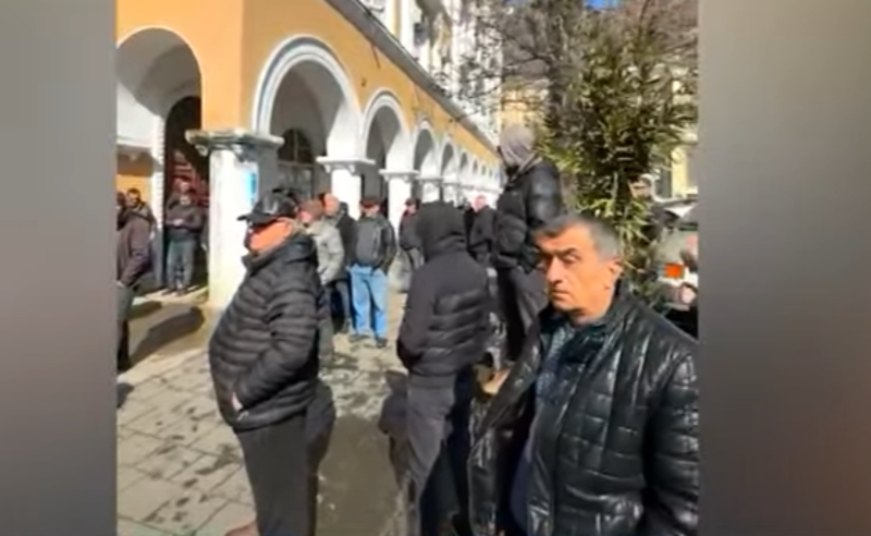 მაღაროელების პროტესტია ჭიათურაში  - ადგილობრივები ხელფასებს ითხოვენ