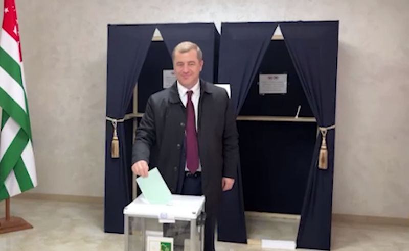ე.წ. არჩევნები ოკუპირებულ აფხაზეთში-ბადრა გუნბამ თავი გამარჯვებულად უკვე გამოაცხადა 