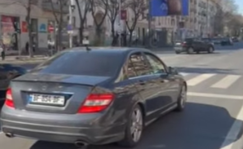 დილიდან დაგვყვება მანქანა სახეზე ხელაფარებული "ჯიგრებით" - ჩიკვაიძე წერს, რომ უთვალთვალებენ
