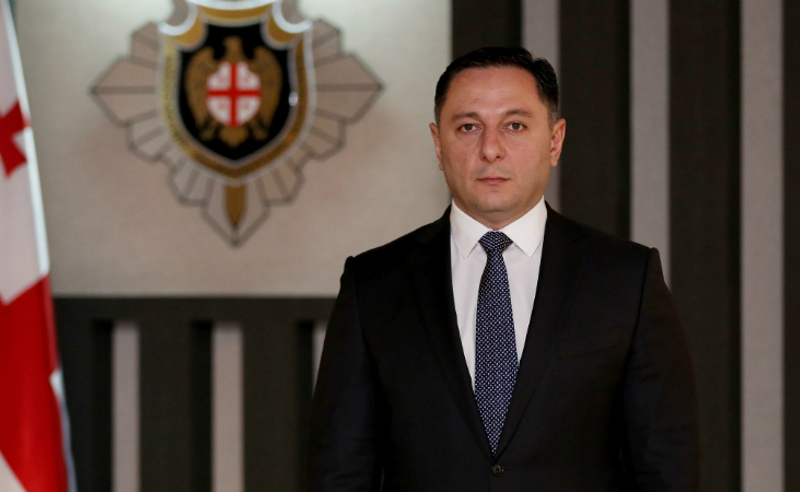 "არ მახსენდება შემთხვევა, როდესაც დაკავებულს ჩვენთან დარეკვის უფლება მისცეს" - ადვოკატები გომელაურის უწყებას კანონების დარღვევაში ადანაშაულებენ