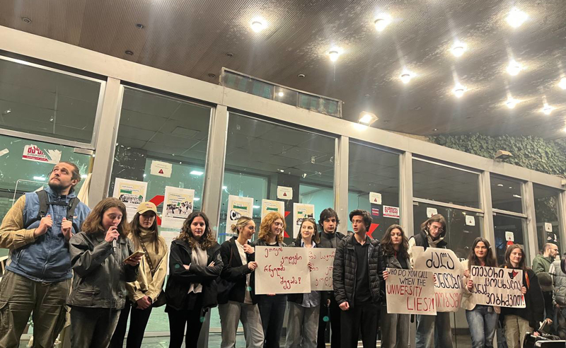 "არ დავთმობთ არც უნივერსიტეტს და არც ქვეყანას" - თეატრალური უნივერსიტეტის სტუდენტების საგანგებო განცხადება