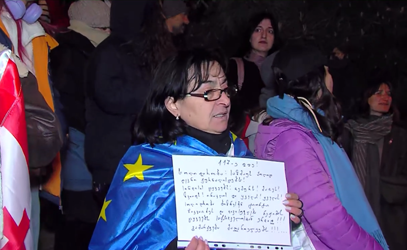 "საქართველო აჯანყდი" - საზმაუსთან შეკრებილებმა მსვლელობა დაიწყეს