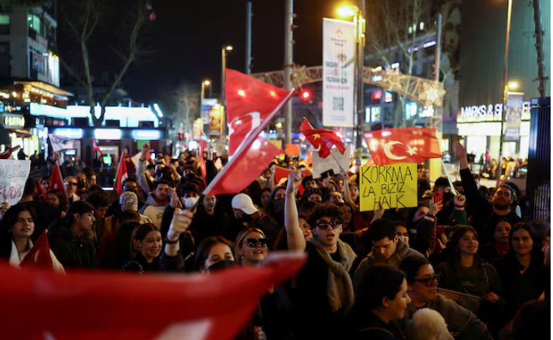 Reuters: თურქეთში საპროტესტო აქციებზე შვედი ჟურნალისტი დააკავეს