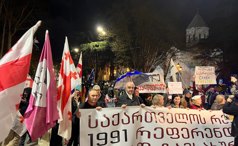 თბილისში ზვიად გამსახურდიას სახელობის მარში მიმდინარეობს 