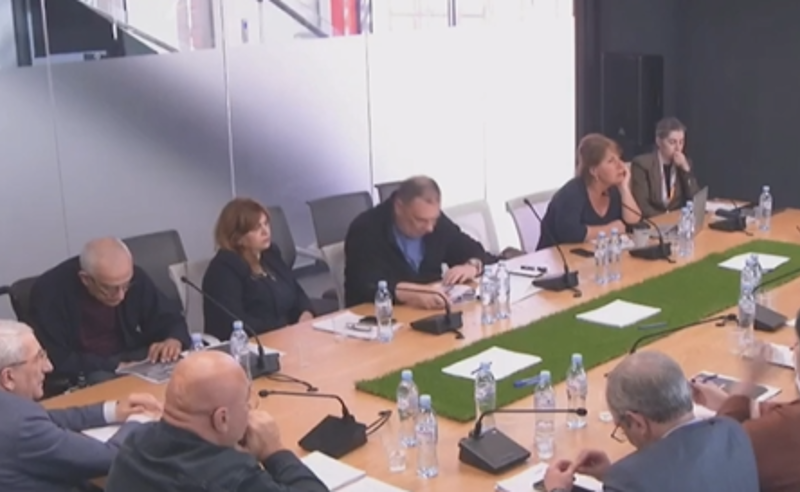 საზმაუს საბჭოს სხდომაზე კრიტიკულად განწყობილ ჟურნალისტებს სიტყვის თქმის საშუალება არ მისცეს 