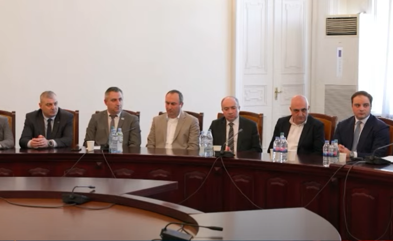 ბრიტანული სანქციების ეფექტი - კობახიძე სასამართლო ბოსებს გადაეფარა
