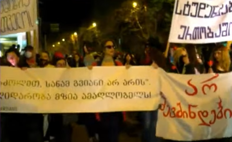 "იბრძოლეთ, სანამ გვიანი არ არის" - მედიის სოლიდარობის მარში რუსთაველისკენ დაიძრა