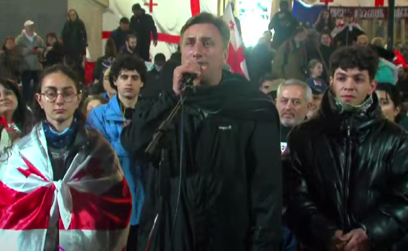 პარლამენტის წინ მიმდინარე აქციაზე, შინდისის გმირის შვილები მივიდნენ
