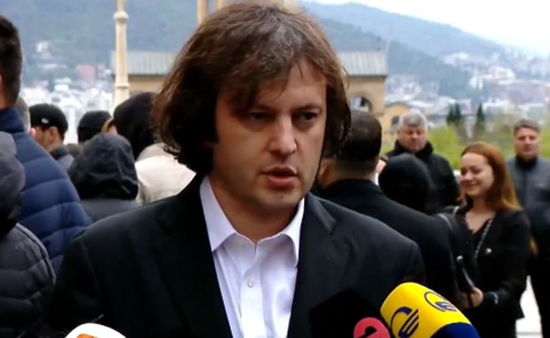 სკანდალური განცხადების შემდეგ, კობახიძე სამებაში მივიდა - კრიტიკული მედია არ გააფრთხილეს