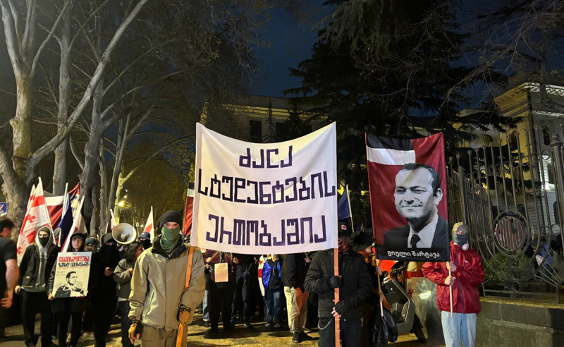 14 აპრილი 19:00 საათი - სტუდენტები დიდი მარშისთვის ემზადებიან