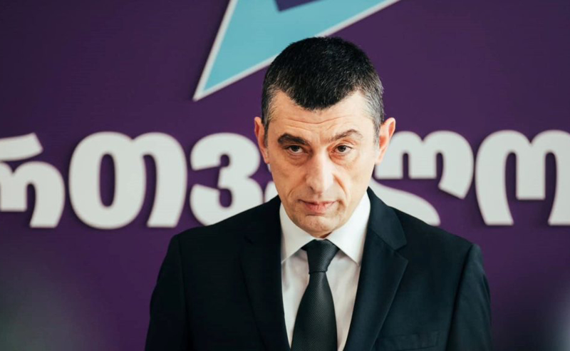წულუკიანის კომისიაზე 12:00 საათზე დაბარებულმა გახარიამ 12:00 საათზე ბრიფინგი პარტიის ოფისში დანიშნა