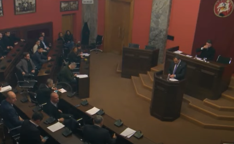ივანიშვილის დეპუტატებმა გრანტების კანონში ცვლილებებს მხარი პირველი მოსმენით დაუჭირეს - რა ხდებოდა სხდომაზე