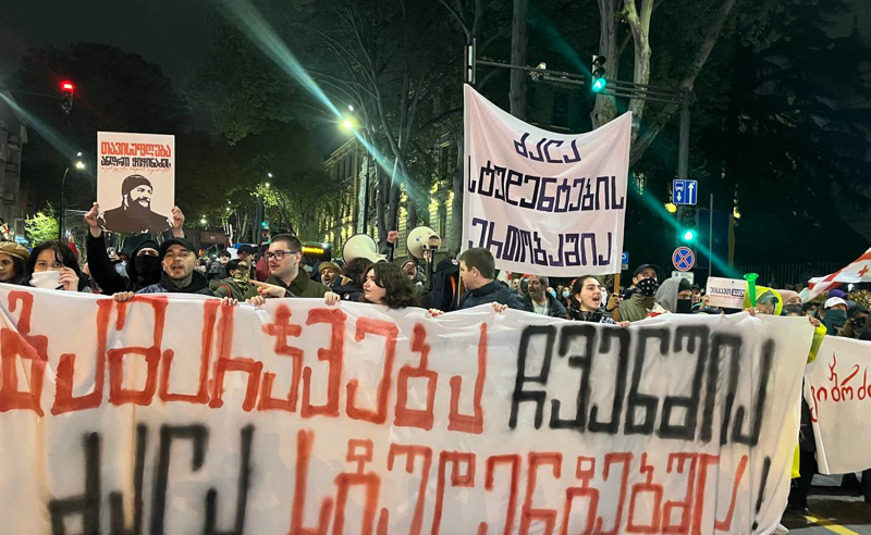 "ძალა სტუდენტების ერთობაშია" - მსვლელობა პარლამენტისკენ დაიძრა