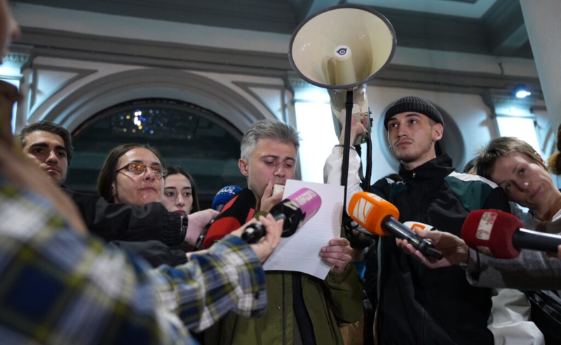 "ამ თეატრის დასი დავით დოიაშვილს არ ვუშვებთ!" - ახალი თეატრის დასის საგანგებო განცხადება 