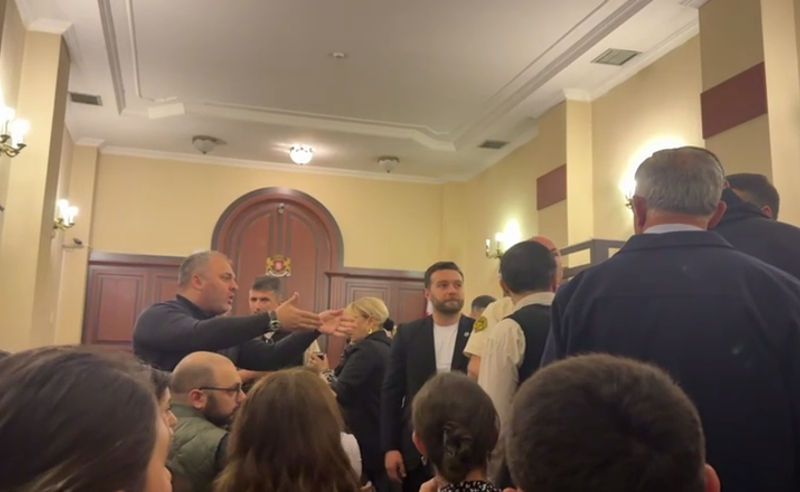 ხმაური და დაპირისპირება საბა სხვიტარიძის სასამართლო პროცესზე 
