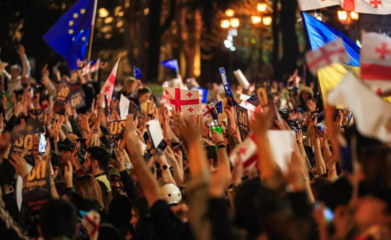 პროტესტის 150-ე დღეს ხალხი ქუჩაში ახალი სლოგანით გადის - თბილისში მრავალათასიანი მსვლელობისთვის ემზადებიან