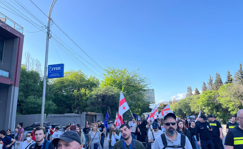 "პროტესტის ახალ ეტაპზე გადავდივართ..." - მოქალაქეები პროკურატურიდან დიდუბის მეტროსკენ დაიძრნენ