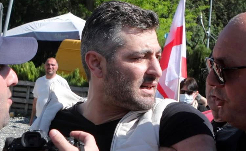გავრცელებული ინფორმაციით, "ტიტუშკა", რომელიც ზვიად ცეცხლაძის მამას დაუპირისპირდა,  ყაველაშვილის შეწყალებული პირია