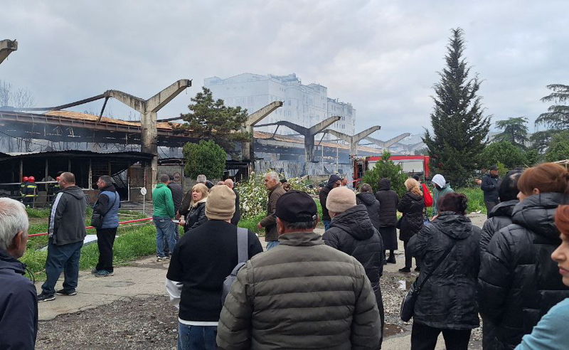 ხანძრის შედეგად დაზარალებულები ადგილზე "ოცნების" წარმომადგენლების მისვლას ითხოვენ