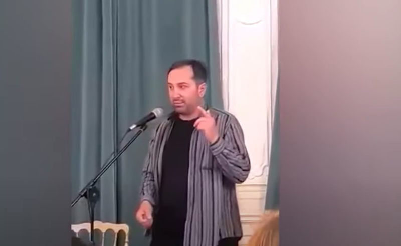 პროტესტი მწერალთა სახლში - ქეთი დუმბაძეს რეჟიმის მამხილებელი განცხადებების მოსმენა მოუწია