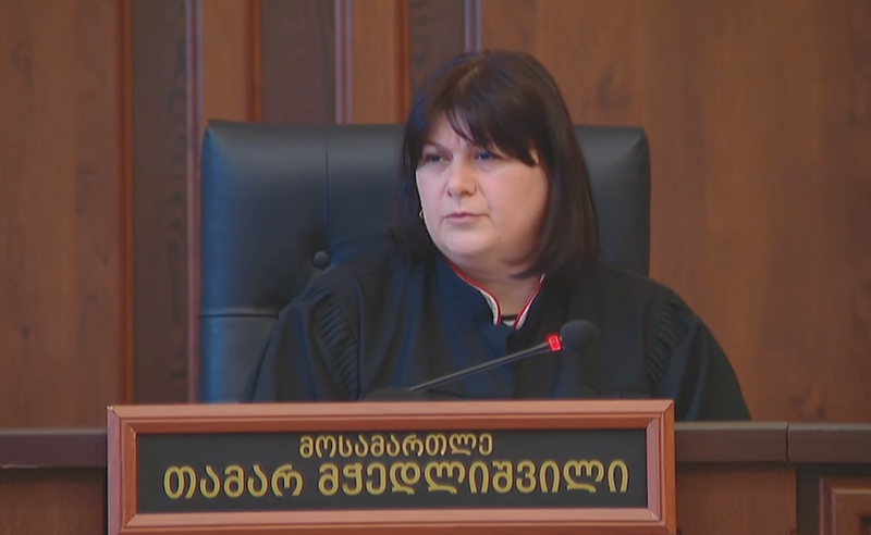 "თუ უკანონო გადაწყვეტილებას მიიღებთ, თვალებში უნდა ჩაგვხედოთ" - სიტყვიერი დაპირისპირება სინდისის პატიმრების პროცესზე