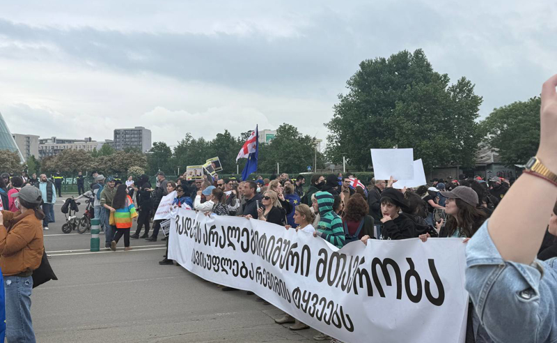 ერთობის მარში თბილისის ქუჩებში - ხალხი რეჟიმის გადადგომას ითხოვს