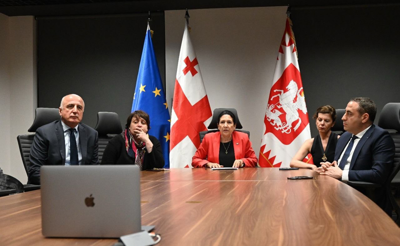  ზურაბიშვილის მოწვევით თბილისში ევროპარლამენტარებს და ამერიკელ პოლიტიკოსებს ელოდებიან