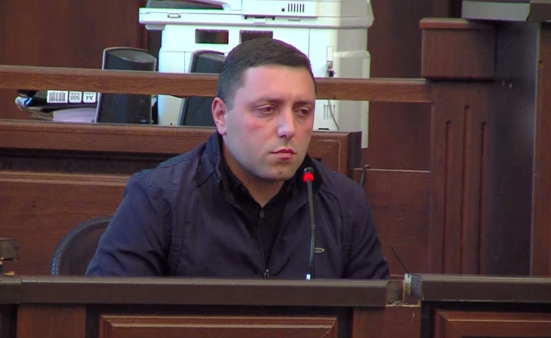 "ჩემი დასვრილი ფორმა სად ინახება არ ვიცი. ან სახლში იქნება, ან ნაგავში" - მოწმე პოლიციელი სინდისის პატიმრების პროცესზე