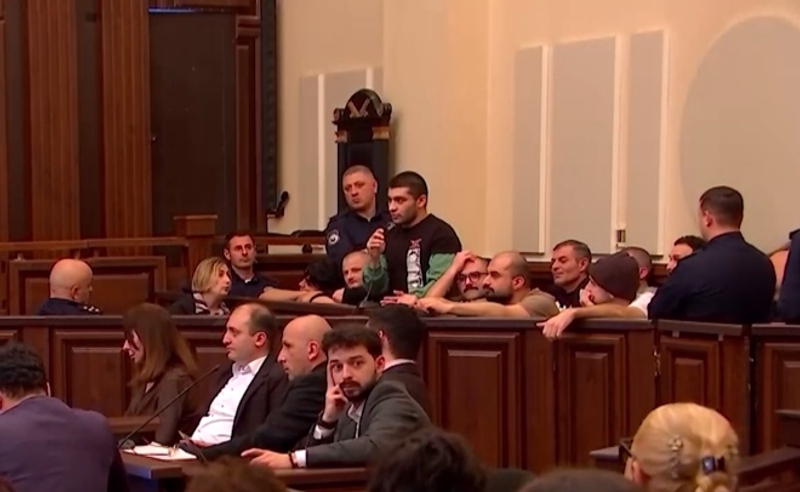6 თვე თუ ვერ ამოვიცანი, 5-10 წლის შემდეგაც ვერ ამოვიცნობ - მოწმე პოლიციელი სინდისის პატიმარს 