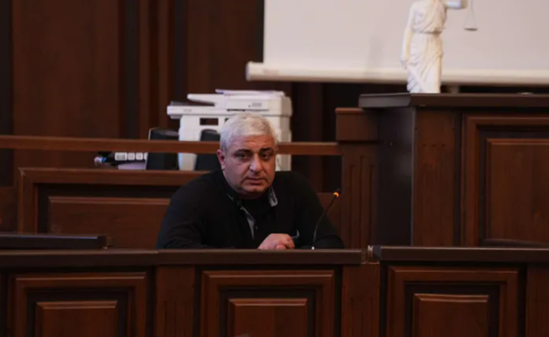 ხმაური სინდისის პატიმრების სასამართლო პროცესზე - მოწმე პოლიციელმა ბრალდებულებს "მოძალადეები" უწოდა