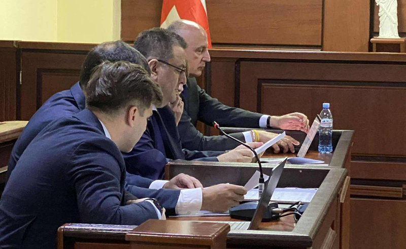 მოსამართლემ ადვოკატების ორი შუამდგომლობა არ დააკმაყოფილა - რა ხდება ბადრი ჯაფარიძის პროცესზე 