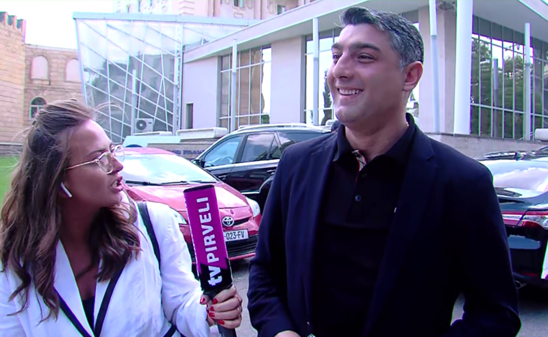  "ხალხის ადგილი არ არის, იდგნენ სადაც დგანან" - სასამართლოში ვაჟა სირაძე მივიდა